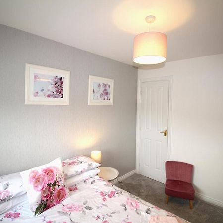 Ashington - 2 Bedroom House - Beautifully Decorated & Furnished - Large Garden 외부 사진