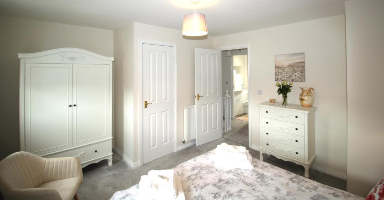 Ashington - 2 Bedroom House - Beautifully Decorated & Furnished - Large Garden 외부 사진