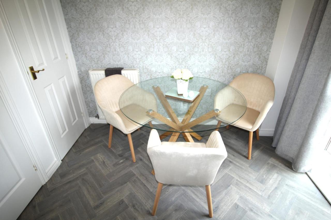 Ashington - 2 Bedroom House - Beautifully Decorated & Furnished - Large Garden 외부 사진